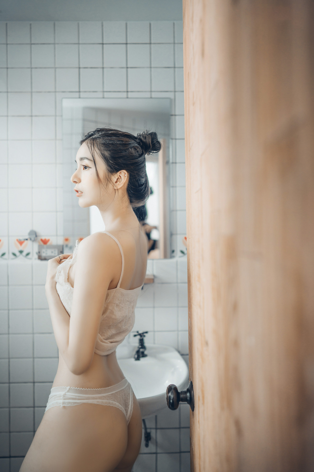終於約到女神泡湯，浴巾一直掉，最後不穿了直接拍 S級美女-辰辰 Vol.02(2)