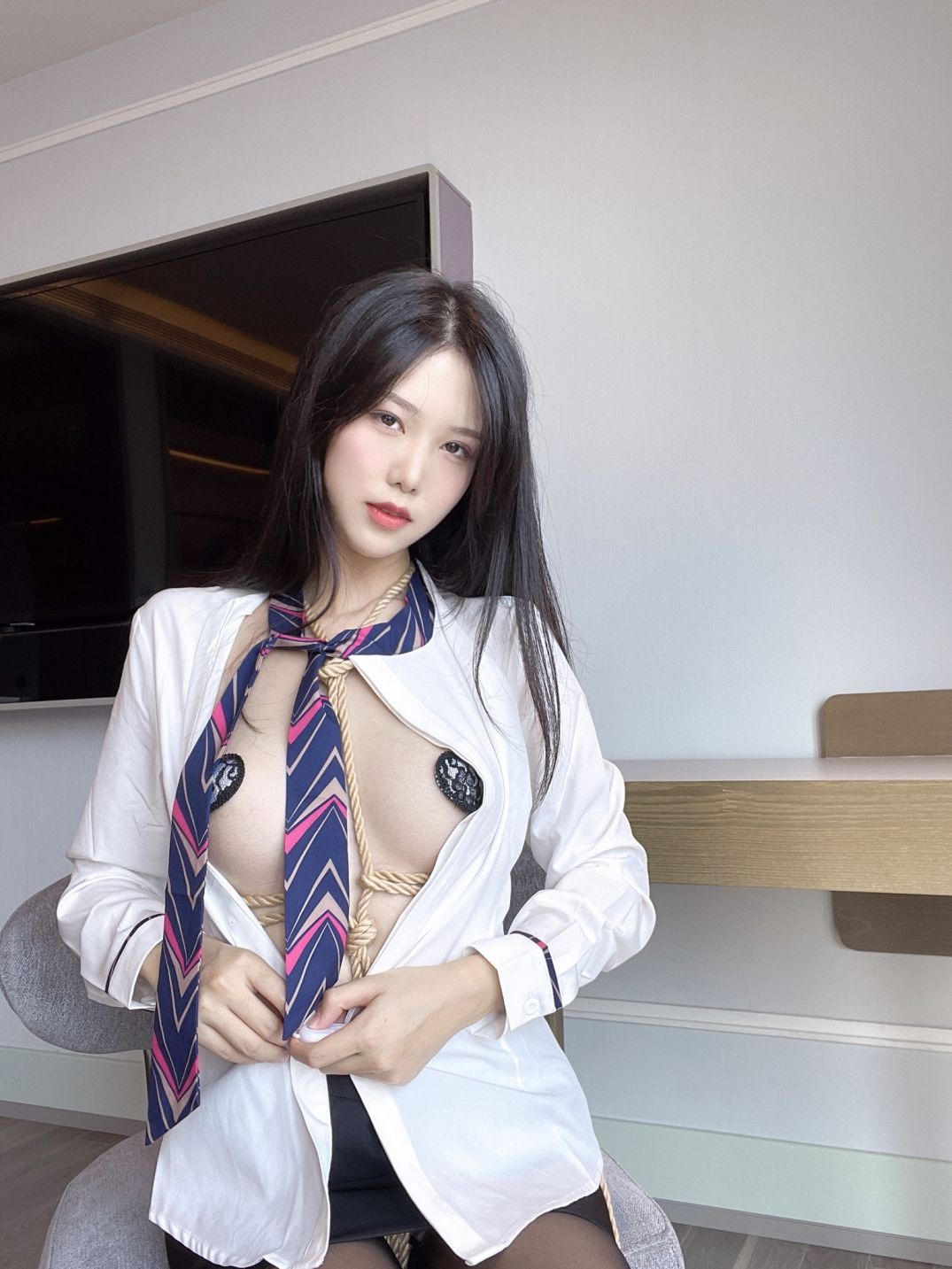 抖娘利世 - 绳缚空姐 [40P1V382MB](10)