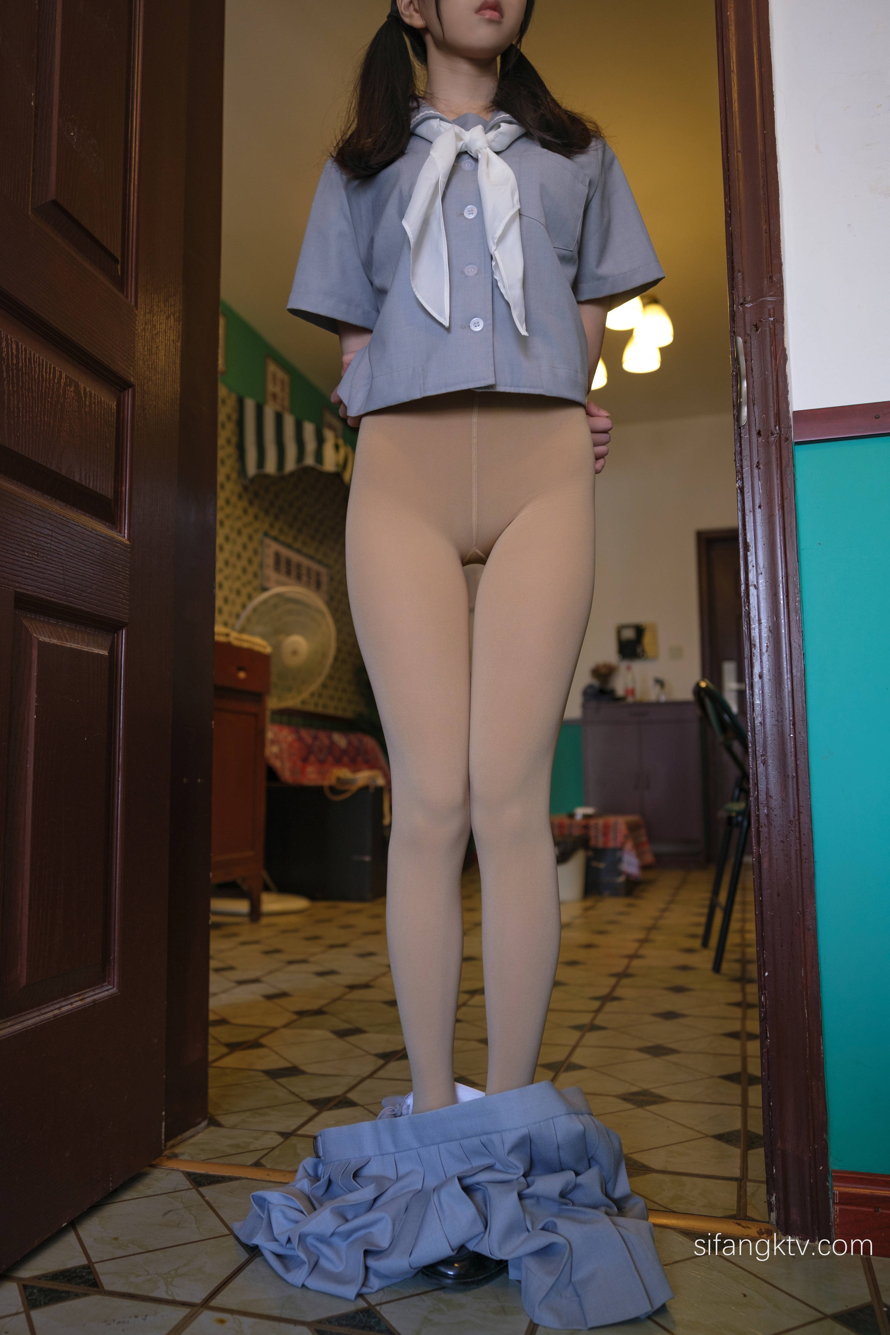 森萝财团   雏菊 JK制服丝袜写真(31)