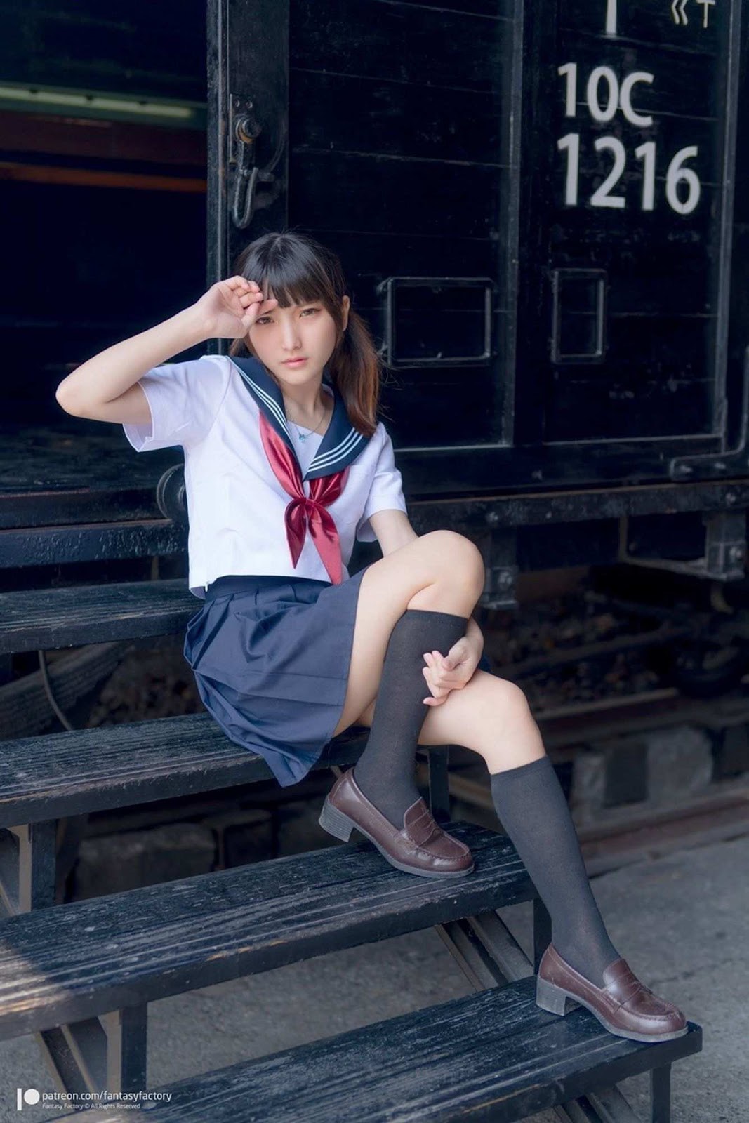 [小丁Patron] High School Girl with Pretty Pussy 皮衣濕身誘惑 (Fantasy Factory)(1)