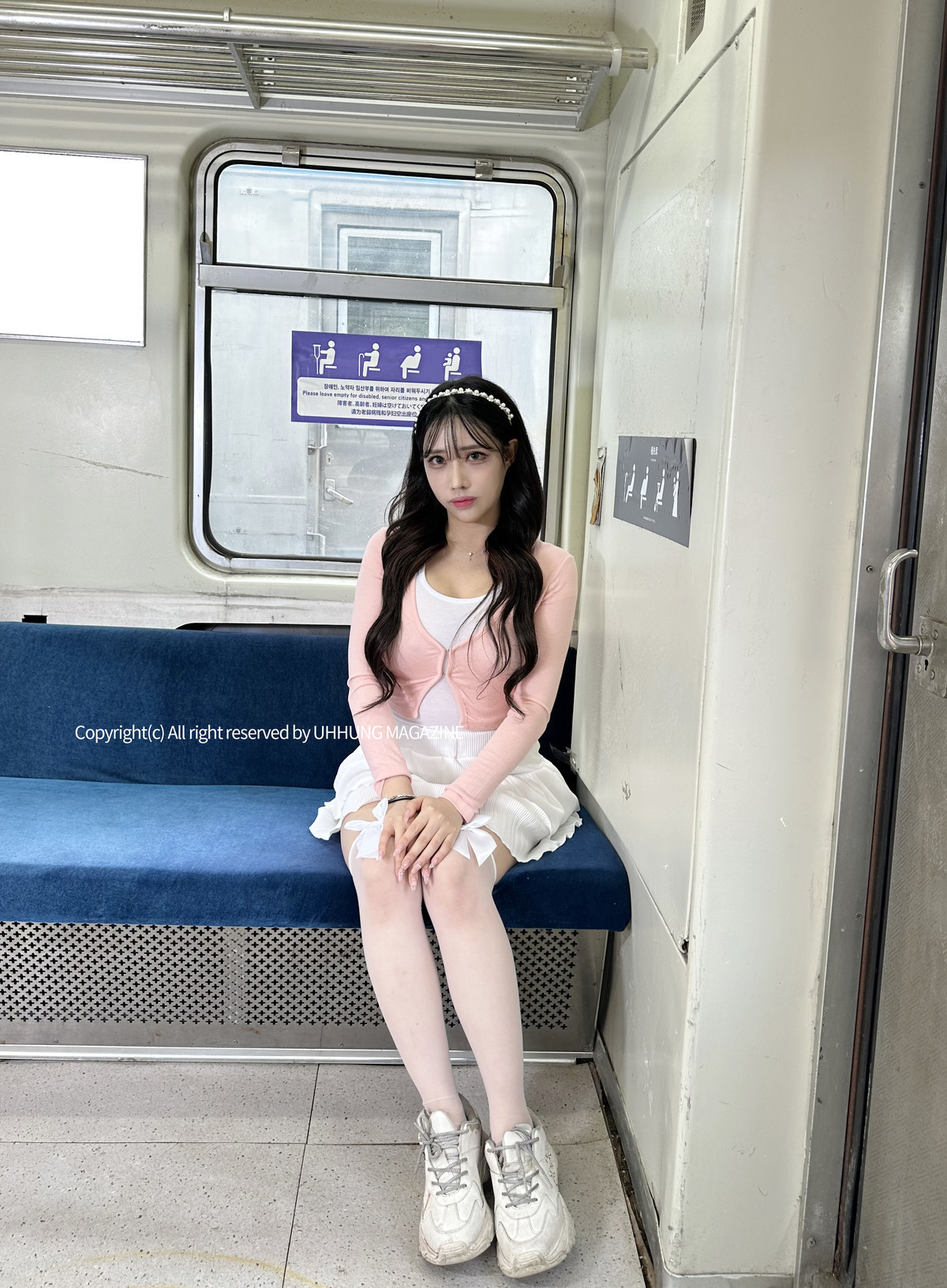 Hani 하니, UHHUNG Magazine &#8220;The Girlfriend on The Subway&#8221; Set.01(10)