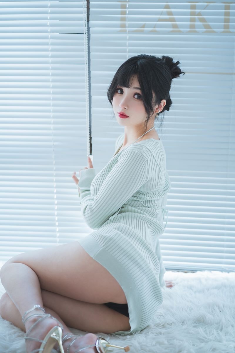 [Cos]凉凉子 - 人妻毛衣 [54P](10)