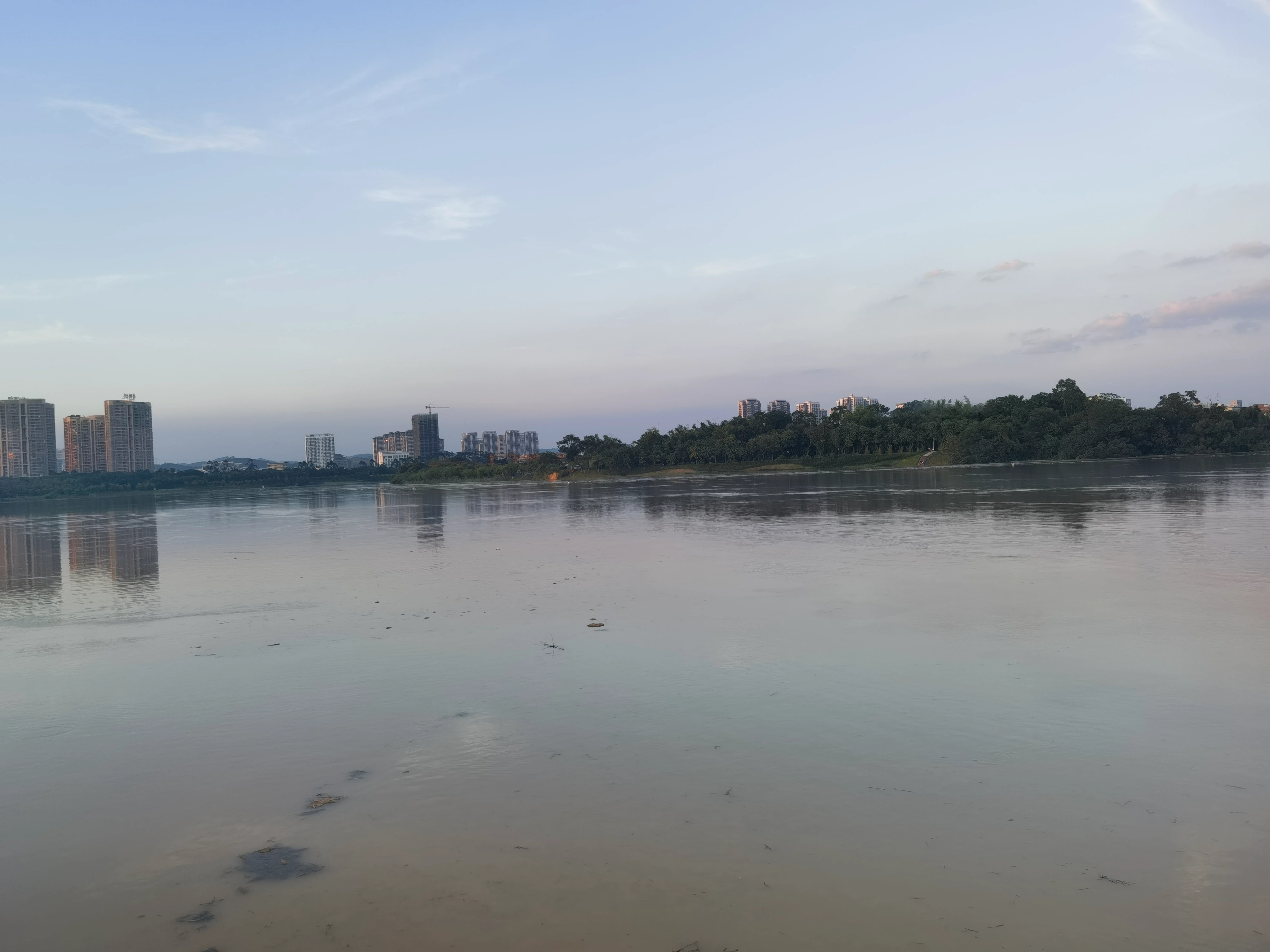 南宁邕江水位继续上涨中。