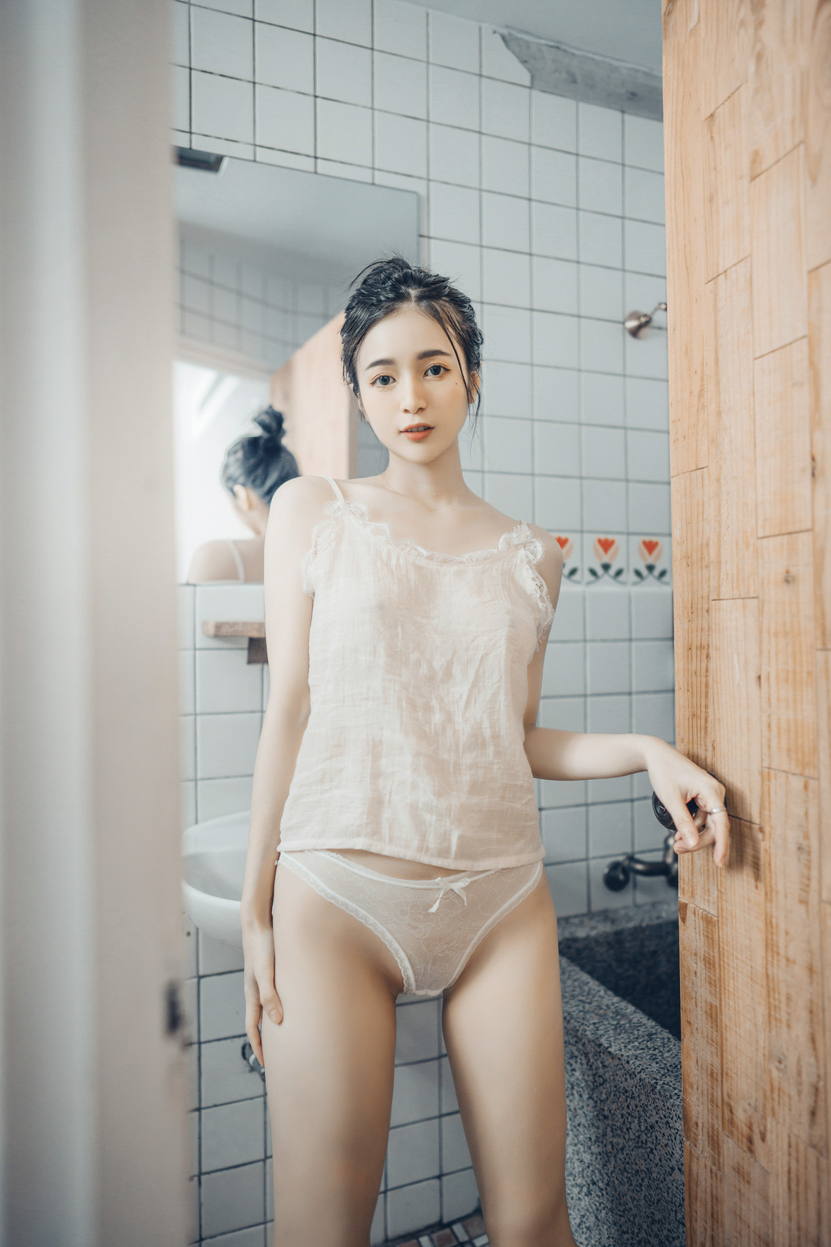 終於約到女神泡湯，浴巾一直掉，最後不穿了直接拍 S級美女-辰辰 Vol.02(1)