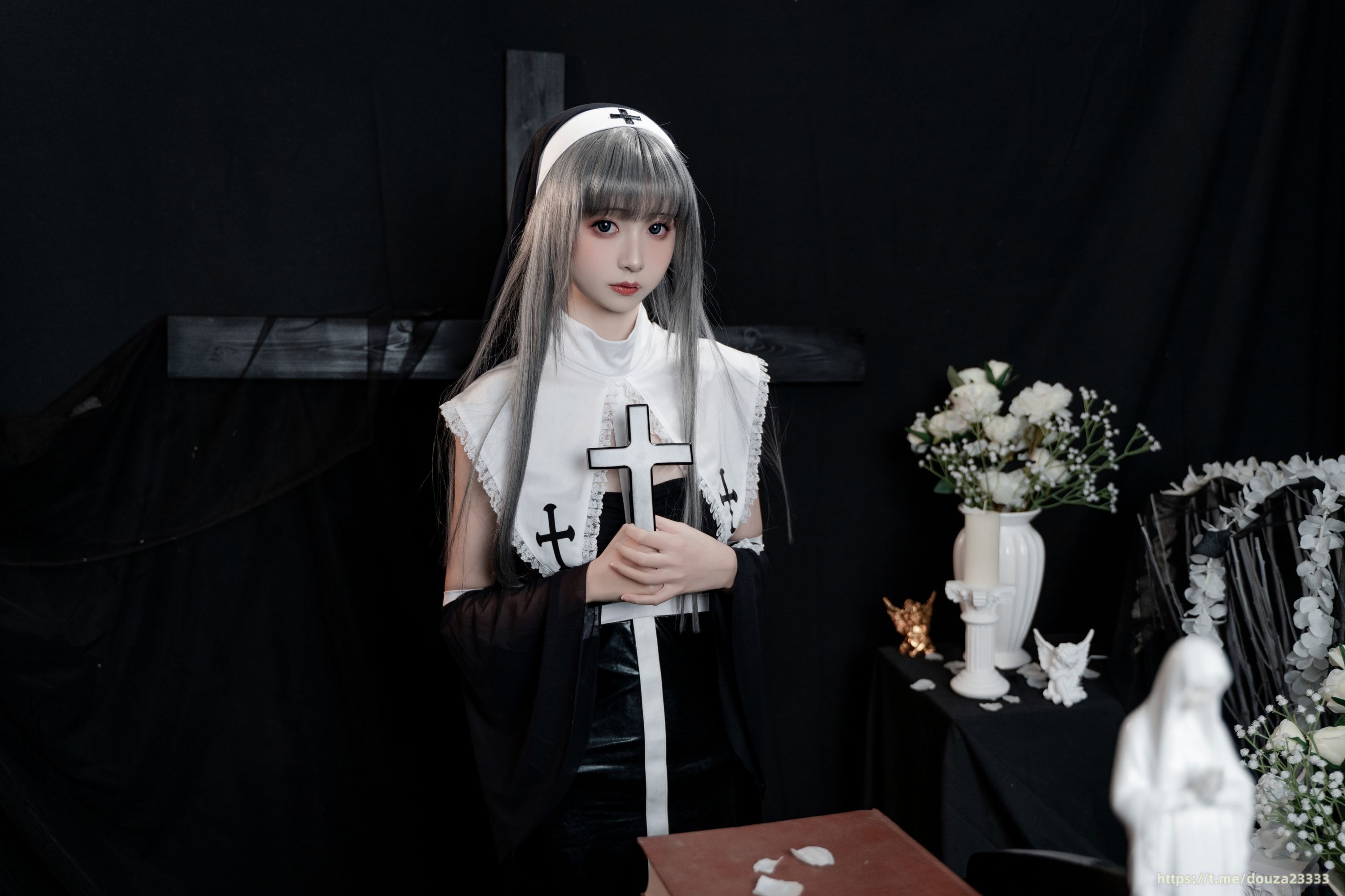 堕落修女[64P2V-2.2G]（1月7打赏群资源）(2)