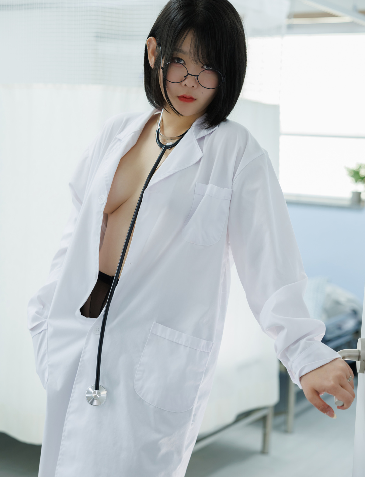 ZIA.Kwon 권지아, READY Vol.01 &#8220;Lady Doctor&#8221; Set.01(2)